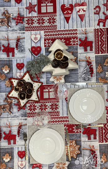 Скатерть новогодняя + 12 салфеток новое