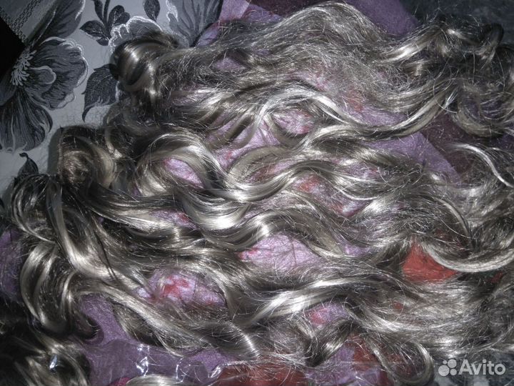 Волосы на заколках