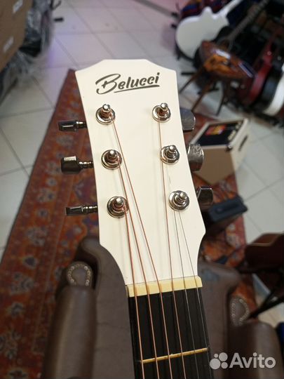 Гитара белая абсолютно новая