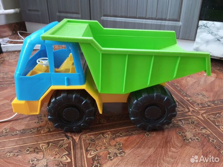 Игрушка грузовик