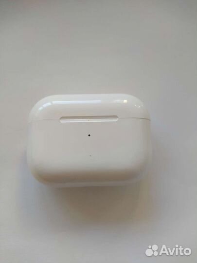 Кейс Apple для AirPods