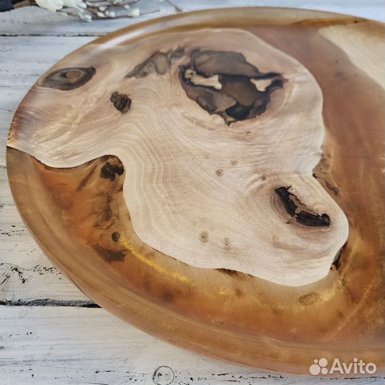 Большое деревянное блюдо из грецкого ореха и полим