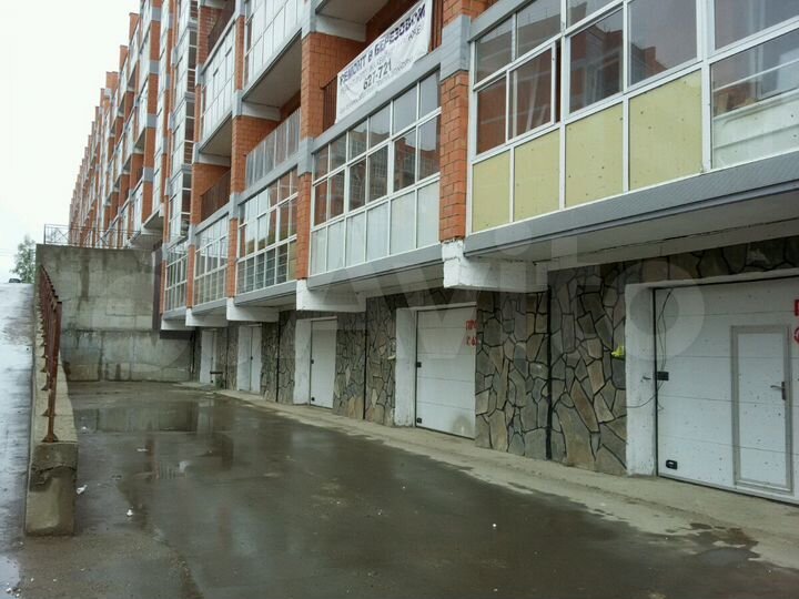 Гараж, > 30 м²