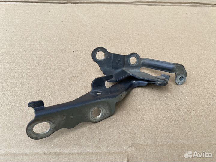 Петля капота правая Toyota Corolla 120