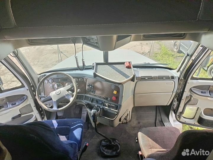 Freightliner Century Class с полуприцепом, 1999