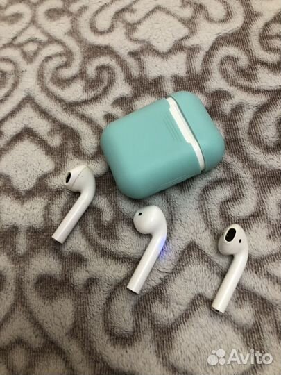 Airpods разные