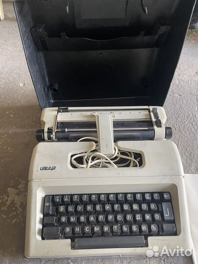 Пишущая машинка Ивица