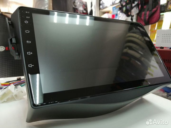 Магнитола на Android на Toyota Rav4 в штатное мест