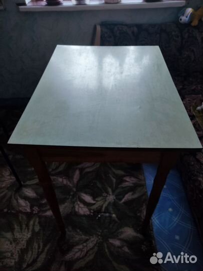 Стол кухонный