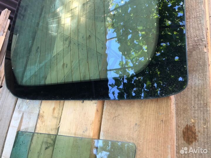 Задний лобовой и задний боковые стекла форд 3