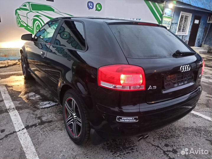 Направляющая скоба правая Audi A3 8P3857825 Отличн