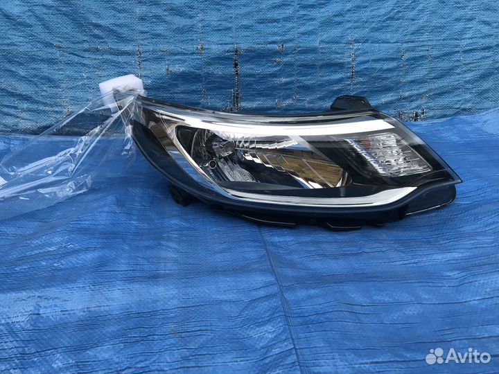 Kia Rio 3 фара передняя правая 15-17