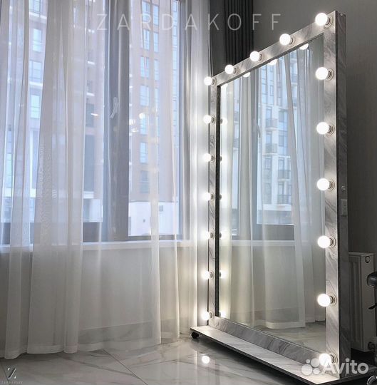 Гримерное зеркало с подсветкой