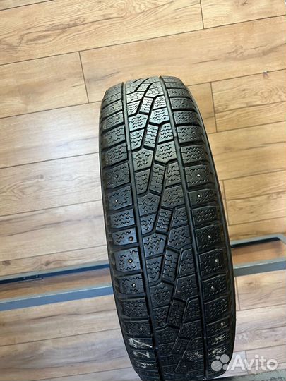 Marshal I'Zen Stud Snow KW11 215/75 R15
