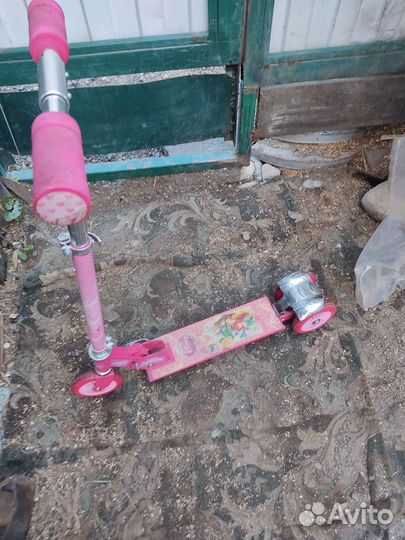 Трёхколёсный самокат