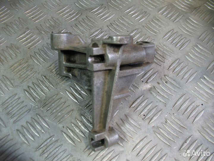 Кронштейн гидроусилителя VW Golf 3 Vento 1.8 1992г