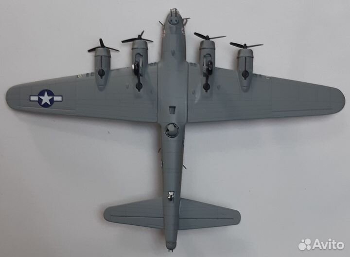 Модель самолета B-17G-25 