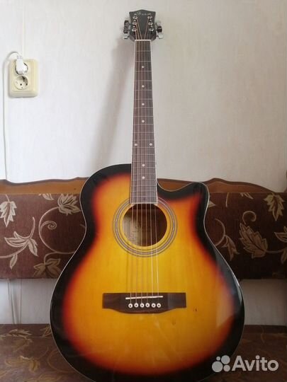 Акустическая гитара с чехлом и струнами