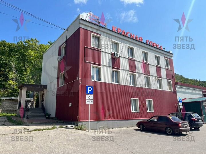 Здание с земельным участком