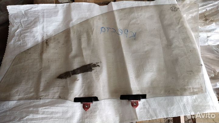 Стекло переднее боковое Тойота креста