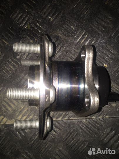 Задняя ступица в сборе Toyota Prius ZVW30