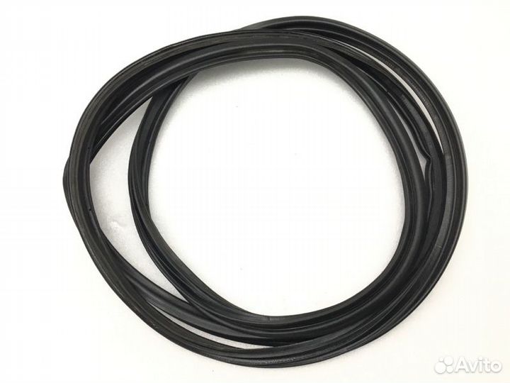 Уплотнитель багажника Toyota Alphard H10 2.4 2006