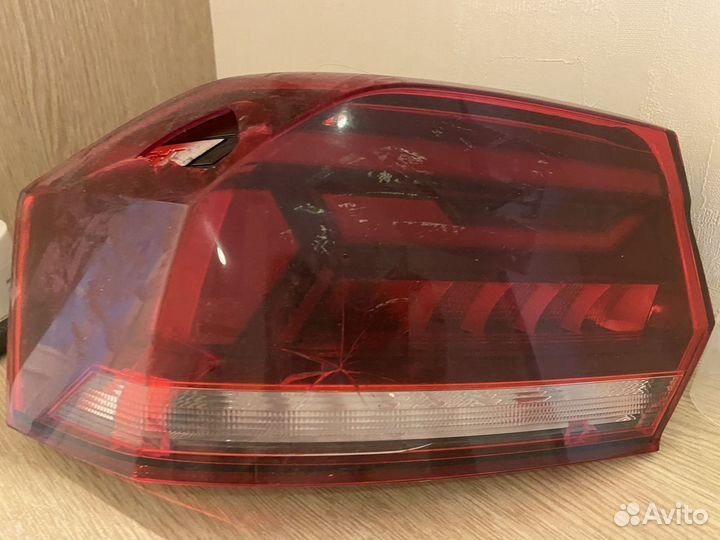 Задняя левая фара на volkswagen polo