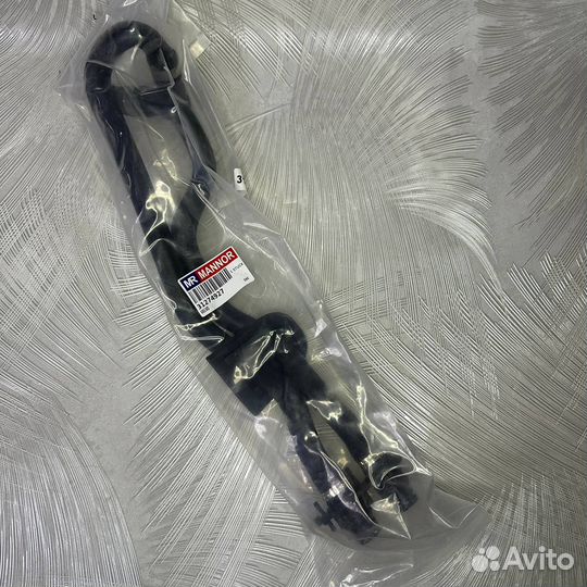 Патрубок системы охлаждения Volvo 31274927