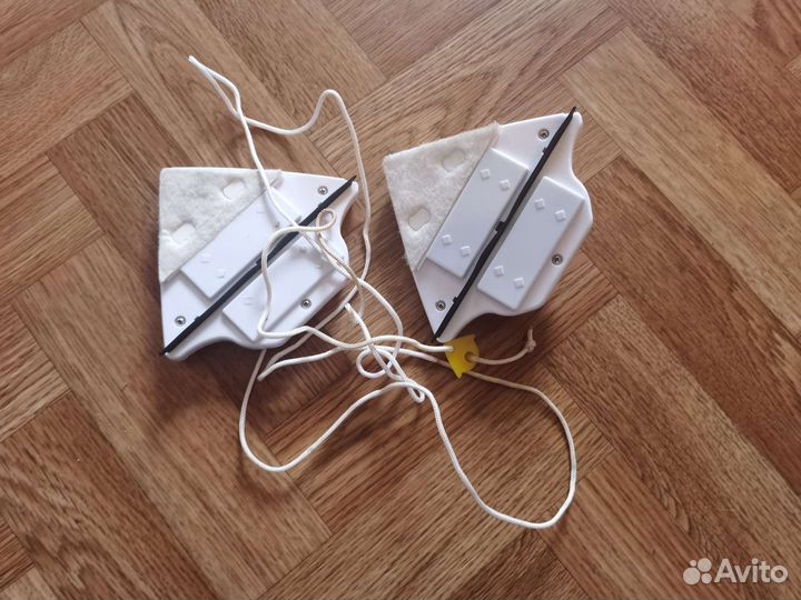 Магнитная щетка для мытья окон