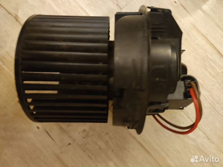 Моторчик печки на Рено Логан 2