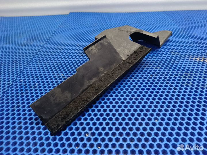 Дефлектор радиатора Mazda 3 bk