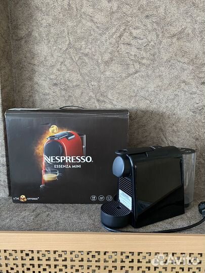 Капсульная кофемашина Nespresso essenza mini
