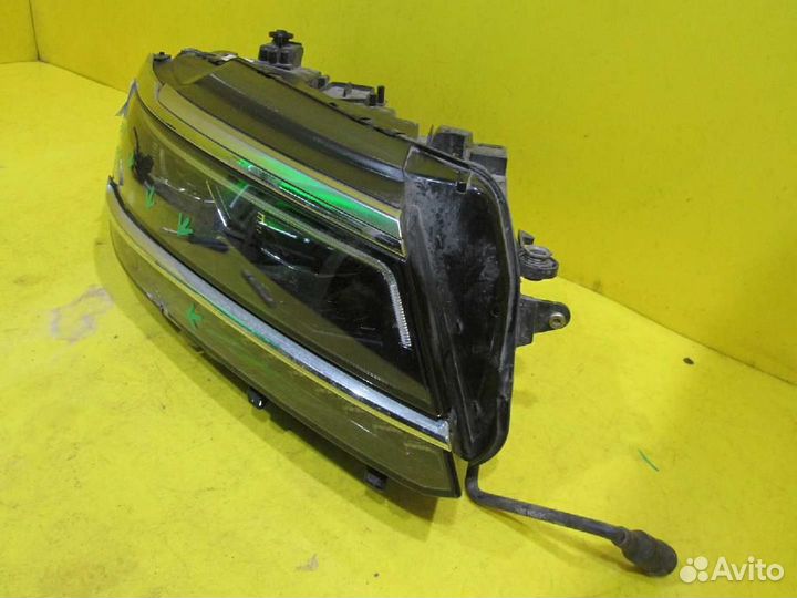 Фара правая Volkswagen Tiguan