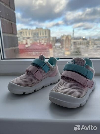 Кроссовки котофей 24