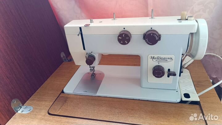 Швейная машина Чайка 143