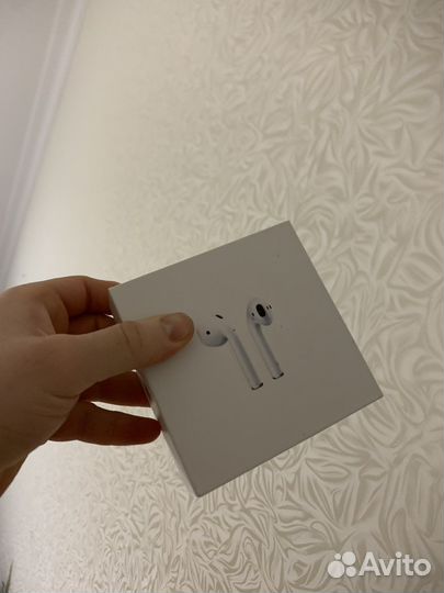Коробка на Airpods