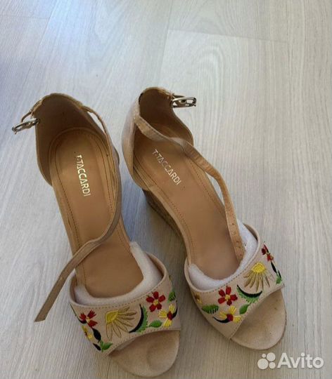 Босоножки женские