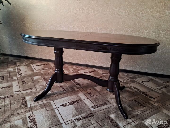 Стол обеденный