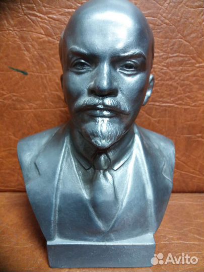 Бюст В.И.Ленина