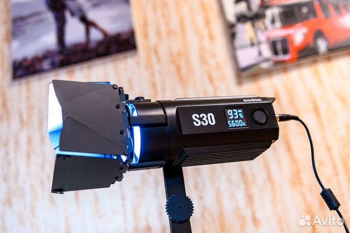 Godox S30 - светодиодный Осветитель