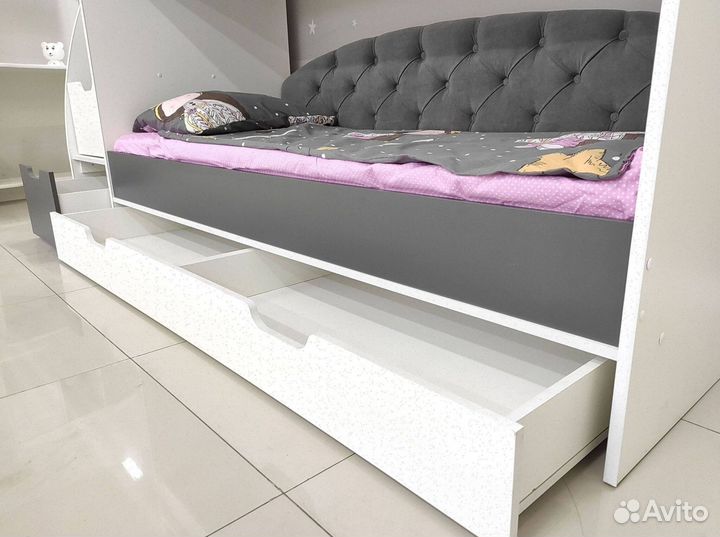 Кровать в наличии двухъярусная