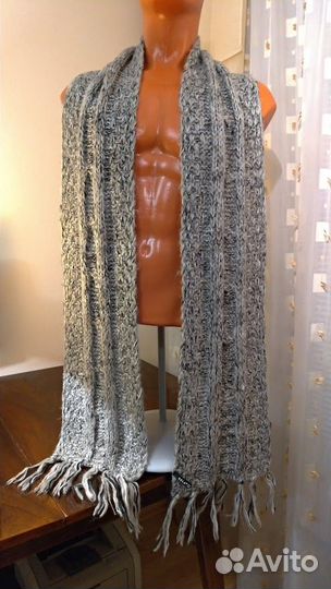 Большой длинный шарф с узором косы и кистями