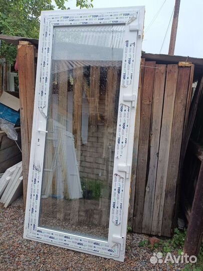 Дверь пвх входная 105*235см