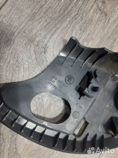 Накладка зеркала на дверь R для Skoda Octavia A7