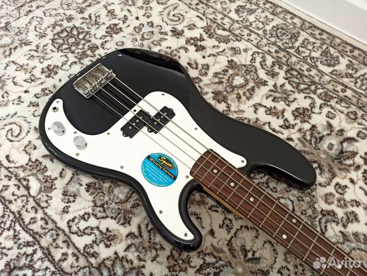 Fender squier bass black