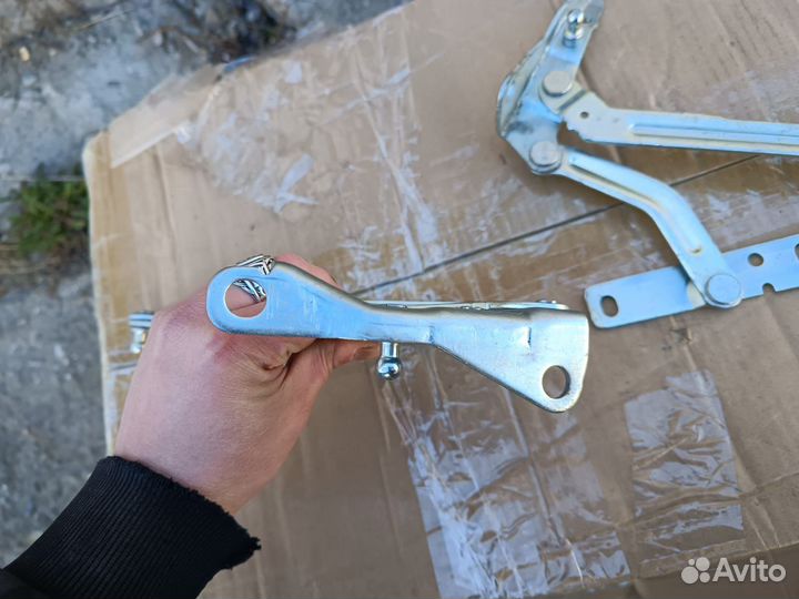 Петля крышки багажника новая Форд Фокус2 седан