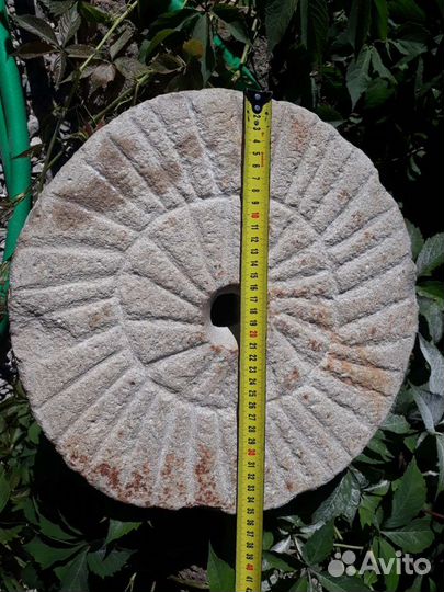 Старинная жерновая мельница