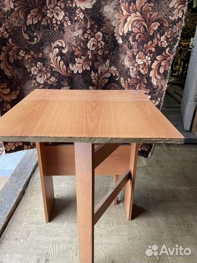 Продам стол