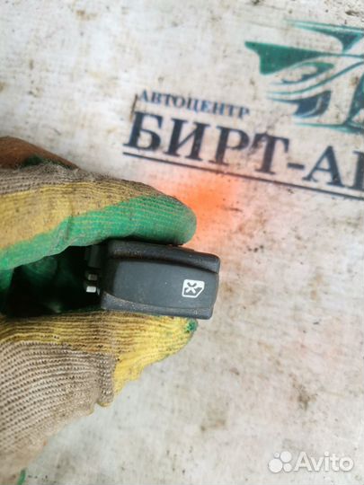 Кнопка блокировки стеклоподъемников ваз (LADA) Lar