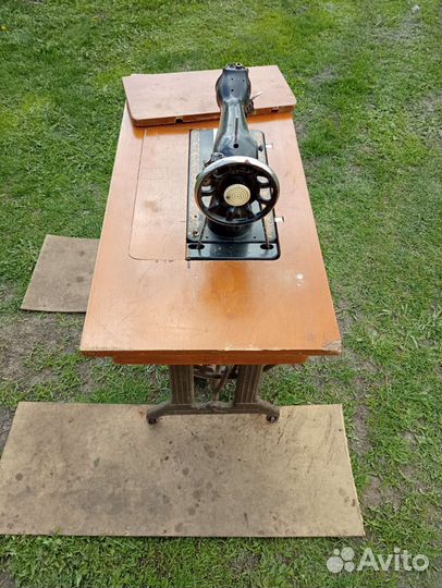 Швейная машинка ножная